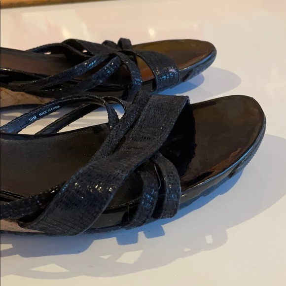 Women’s Kenneth Cole Reaction Black Wedge Sandals - Picture 9 of 10